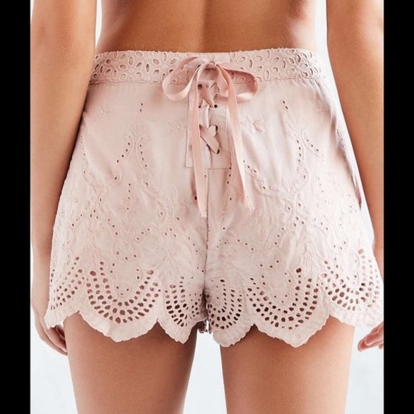 Urban Outfitters Pants - 💥2 FOR $50💥NWOT UO Kimchi Blue Scallop Shorts